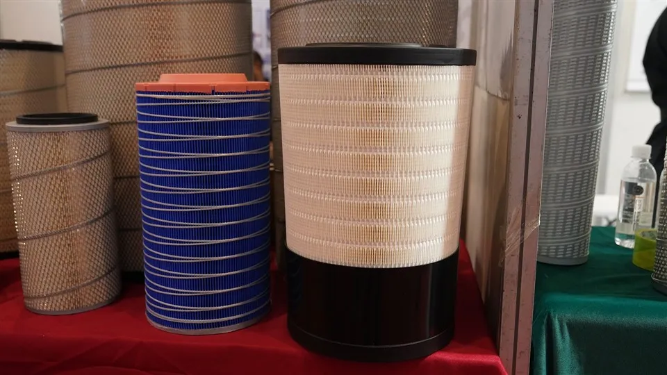 Ağır Hizmet Kamyon Hava Filtresi Metal Yedek Parça Makine Ekipman P628203 11K9-21320 11K9-21310 Yeni Kullanılmış Özel